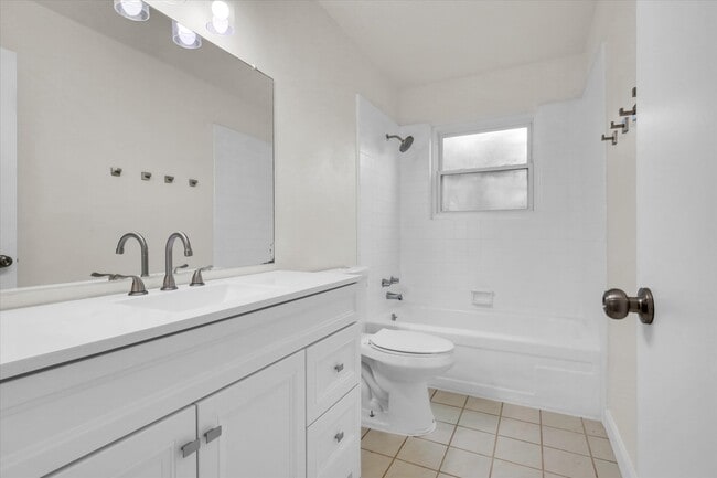 Building Photo - 8254 Mediterranean Way