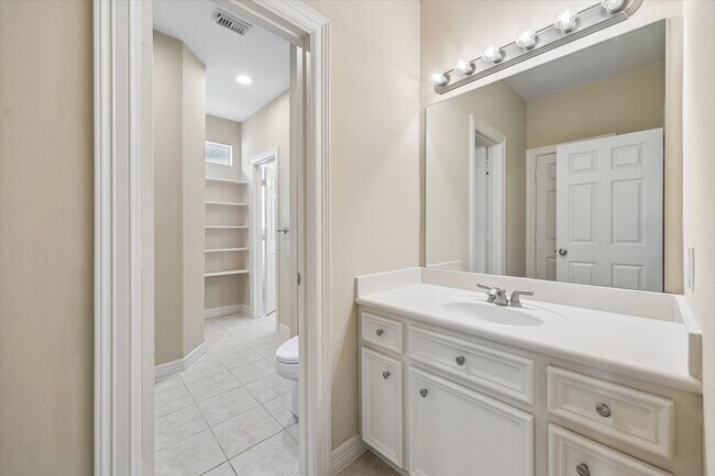 Building Photo - 1119 Gardencrest Ln