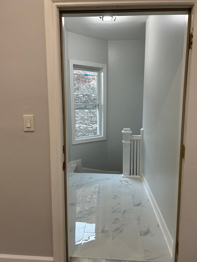 Building Photo - 3253 W Crystal St