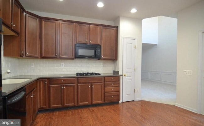 Building Photo - 23 Lumber Mill Ln