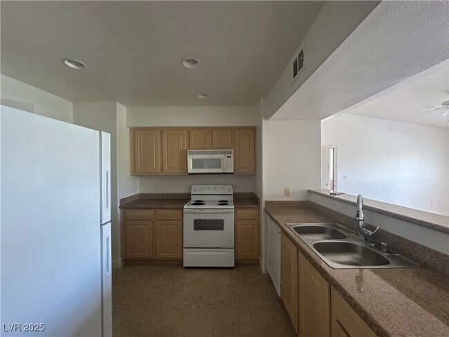 Building Photo - 8000 W Badura Ave