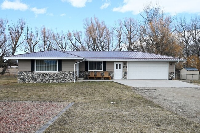 Building Photo - 272 WY-335