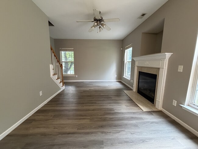 Building Photo - 6350 Morningview Ct