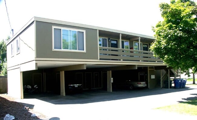 Building Photo - Lovely 1 Bedroom Apartment in the Lettered Streets District