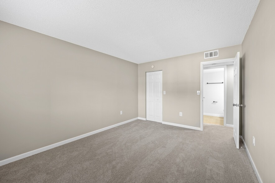 Building Photo - 5725 Baywater Dr