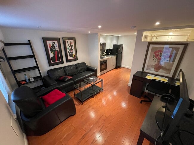 Primary Photo - Fully Furnished English Basement near Capi...