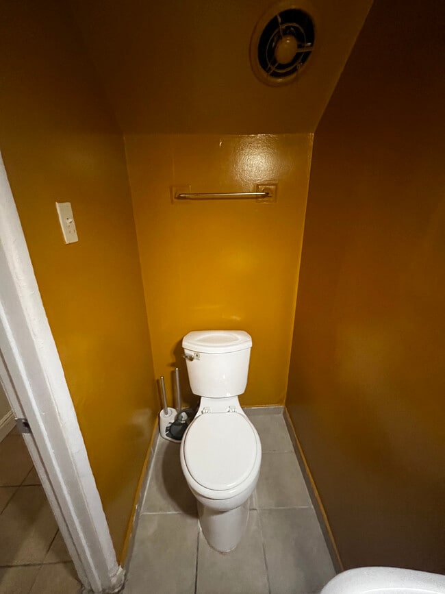 Building Photo - 2716 W 101st St