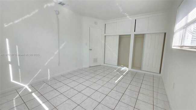 Building Photo - 525 NE 132nd Terrace