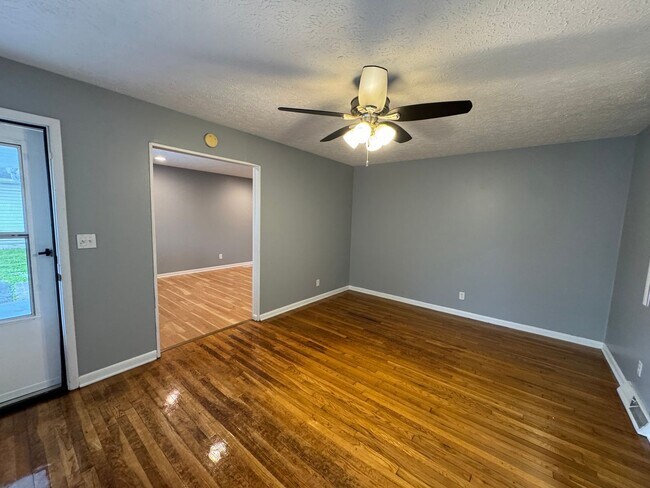 Building Photo - Snacks / Guion Creek - Washington TWP 3 Bed 2 Bath