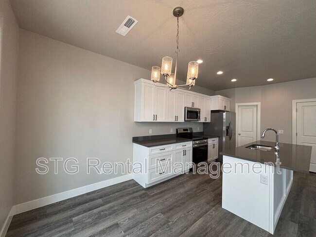 Building Photo - 879 S 4380 W