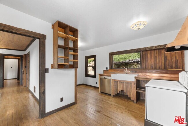 Building Photo - 1409 Avon Park Terrace
