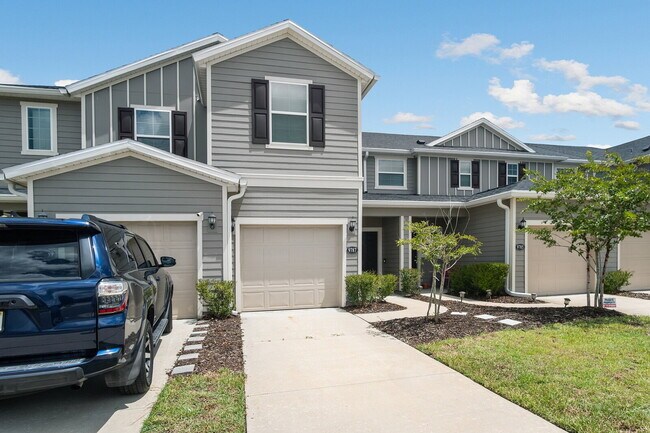 Building Photo - 3 Bedroom / 2.5 Bathroom Townhouse in the Meadows at Oakleaf