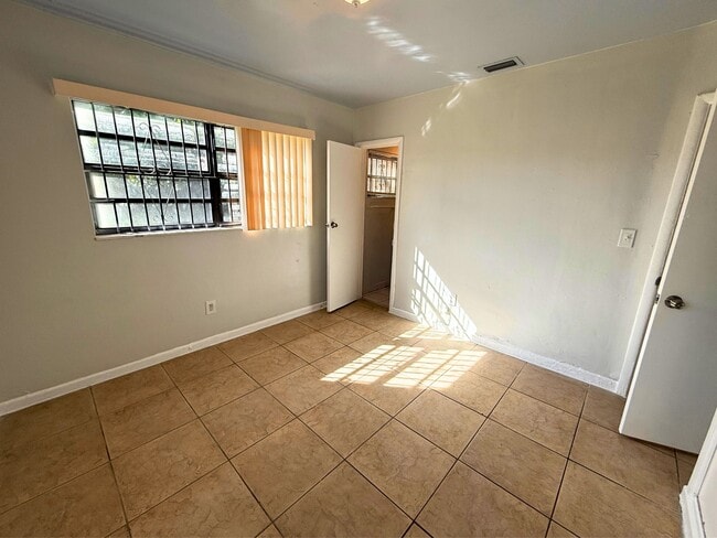 Building Photo - 20520 NW 24th Ct