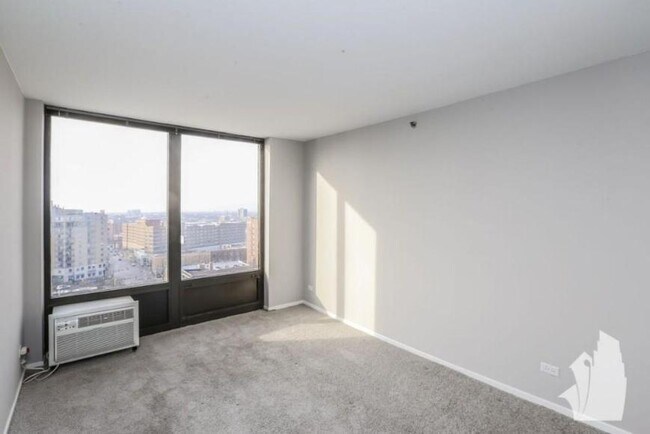 Building Photo - 0 bedroom in Chicago IL 60613