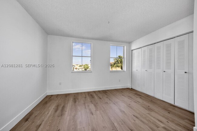 Building Photo - 390 NW 86th Ct