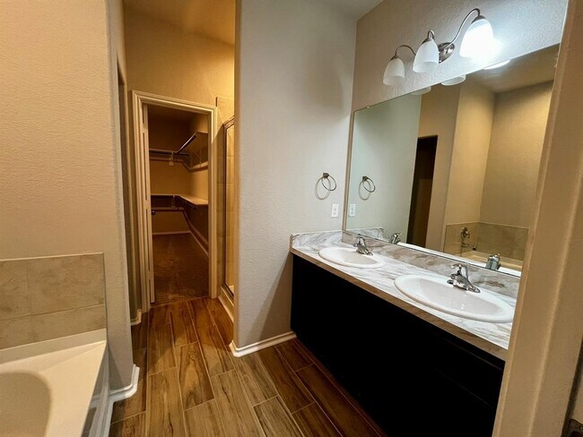Building Photo - 5443 Redwood Summit Ln