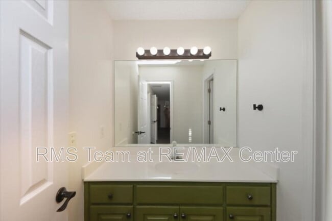 Building Photo - 2515 Lakeview Trail