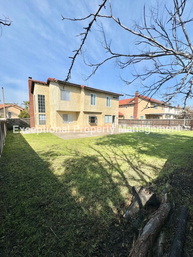 Building Photo - Ready to move in 3 bed 3 bath home!