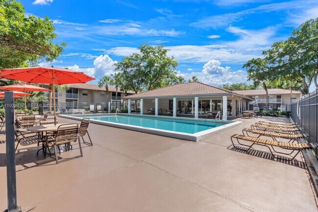 Building Photo - 8750 Royal Palm Blvd