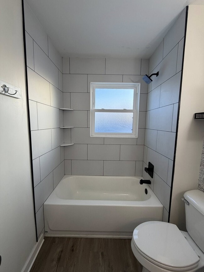 Building Photo - 932 Headley St