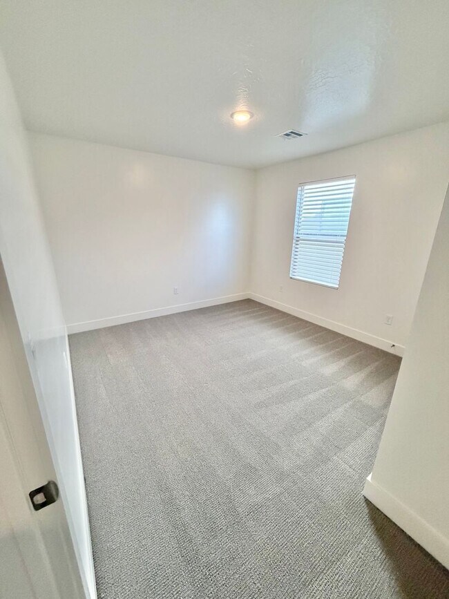 Building Photo - 2375 E Luciano Ln