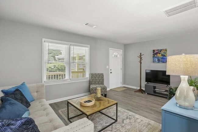 Building Photo - 2889 White Oak Dr