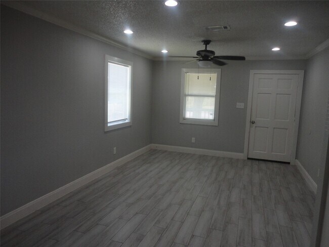 Building Photo - 6820 Mississippi Rd