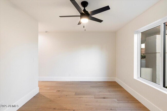 Building Photo - 8014 E Del Tesoro Dr