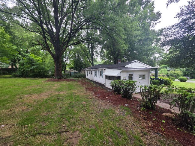 Building Photo - 3317 Emory Dr