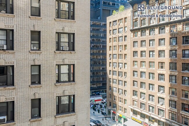 Building Photo - 161 W 54th St