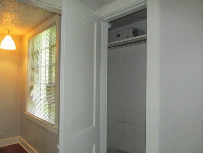 Building Photo - 916 Keith Ln