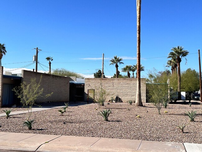 Building Photo - Arcadia-Biltmore area apartment -- MOVE IN...