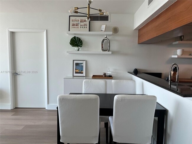 Building Photo - 1800 N Bayshore Dr