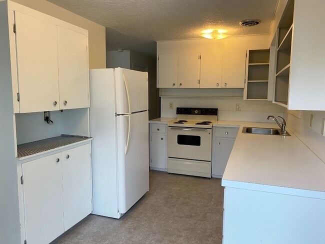 Building Photo - Adorable White Salmon Home!