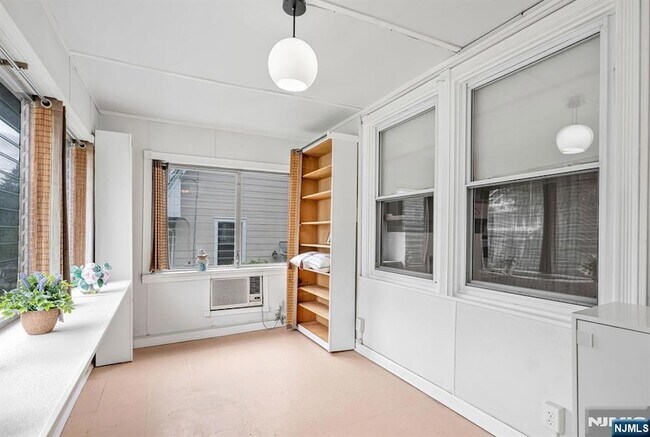Building Photo - 133 Highwood Ave