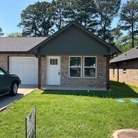 Building Photo - 119 Isabella St