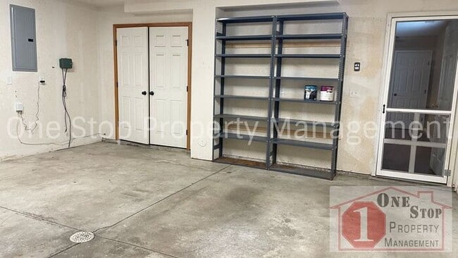 Building Photo - Gorgeous 3 bedroom / 2.5 bathroom in Grain...