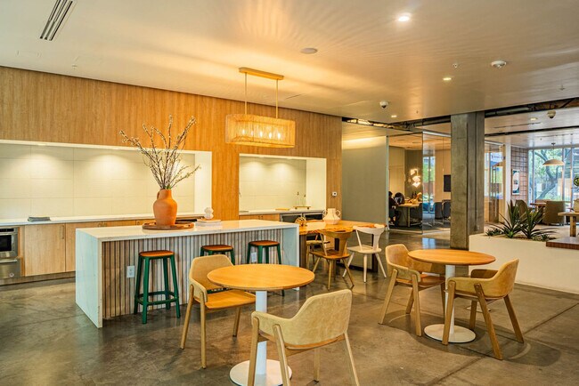 Building Photo - 915 N 4th St