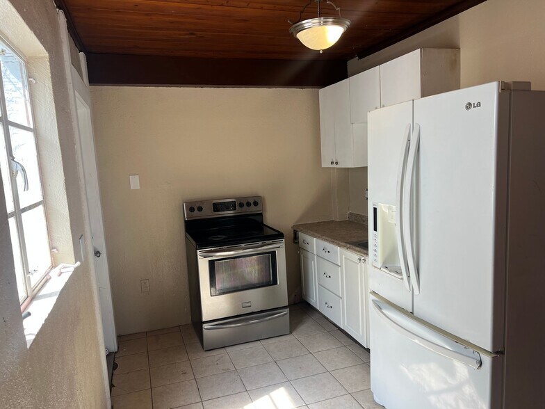 Building Photo - 1806 36th Ave W