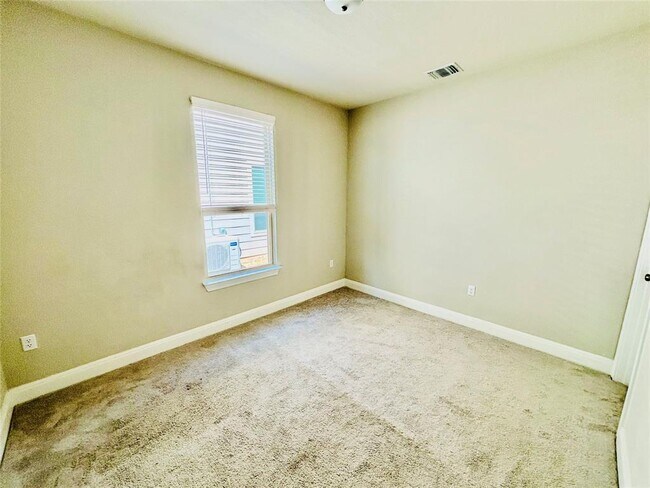 Building Photo - 14001 Salice Dr