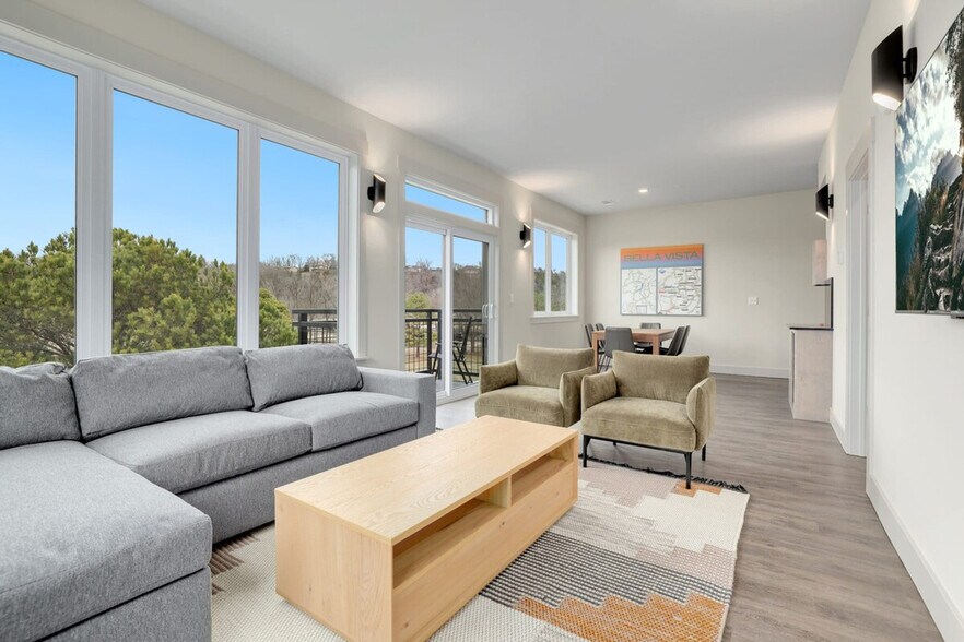 Building Photo - 10 Riordan Rd