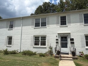 Building Photo - 1400 Roslyn Dr
