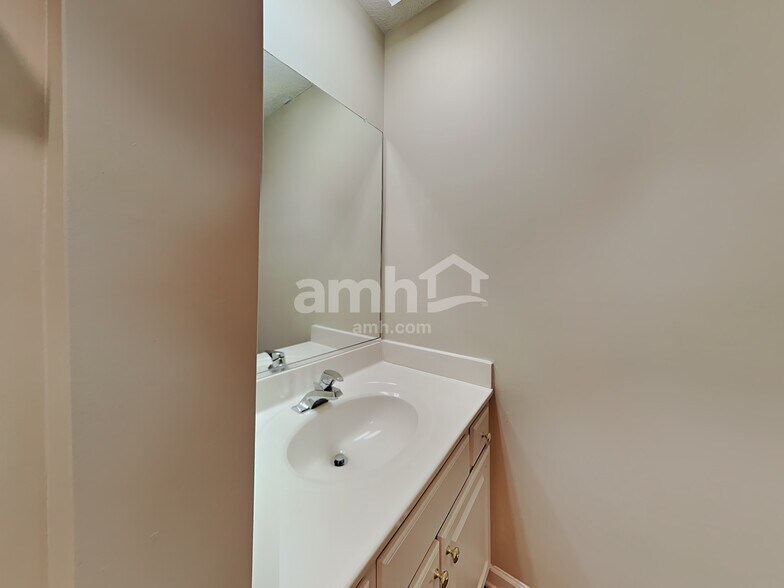 Building Photo - 100 Tudor Downs Rd