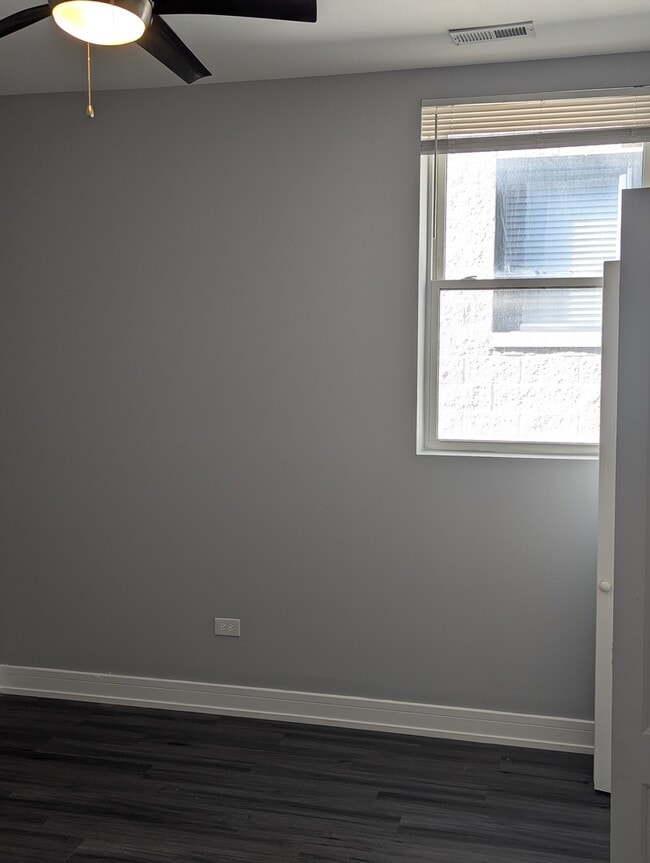 Building Photo - 3925 S Indiana Ave