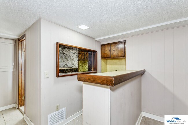 Building Photo - 2 bedroom 2 bath home