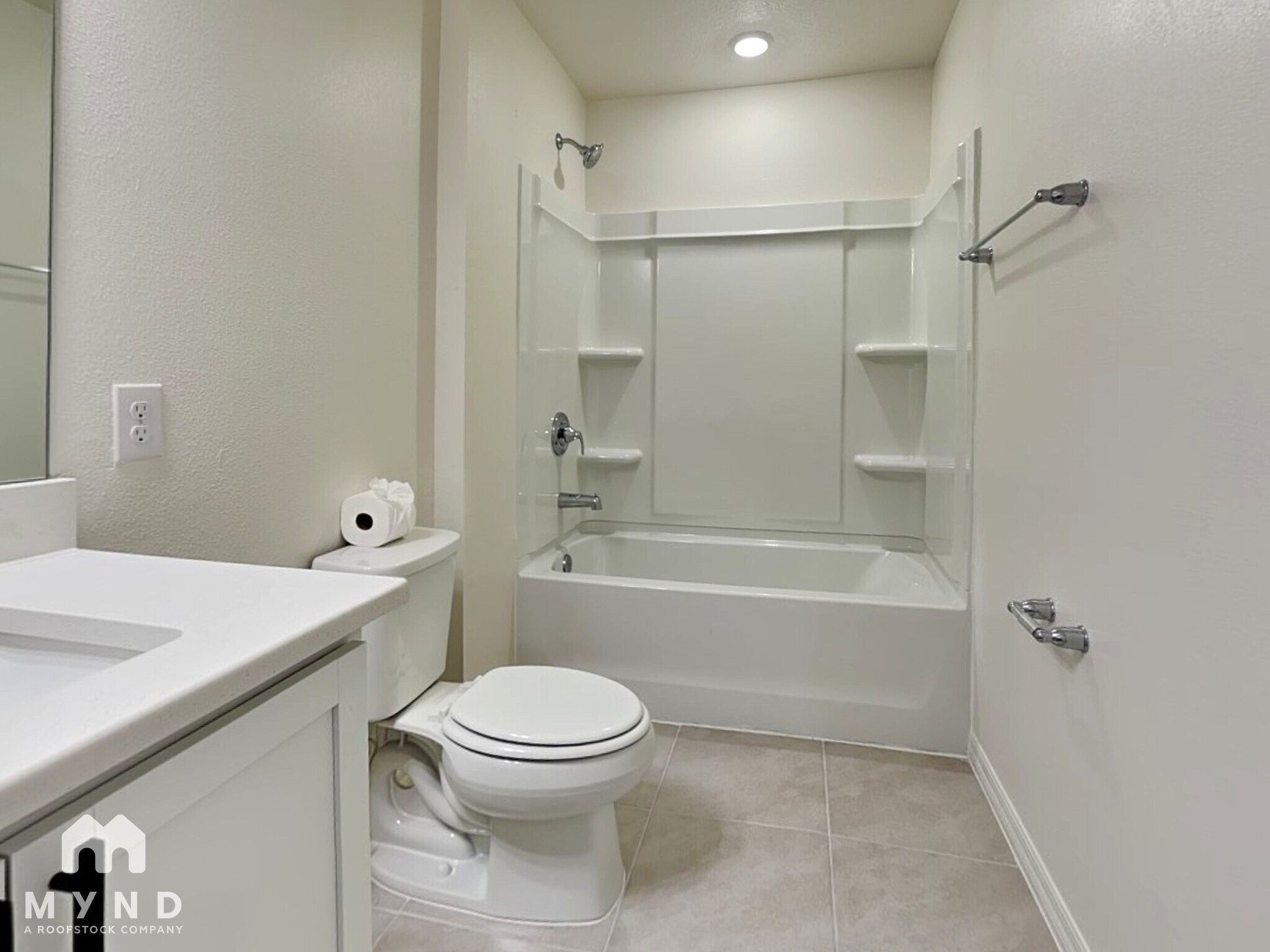 Building Photo - 37450 MacKenzie Dr