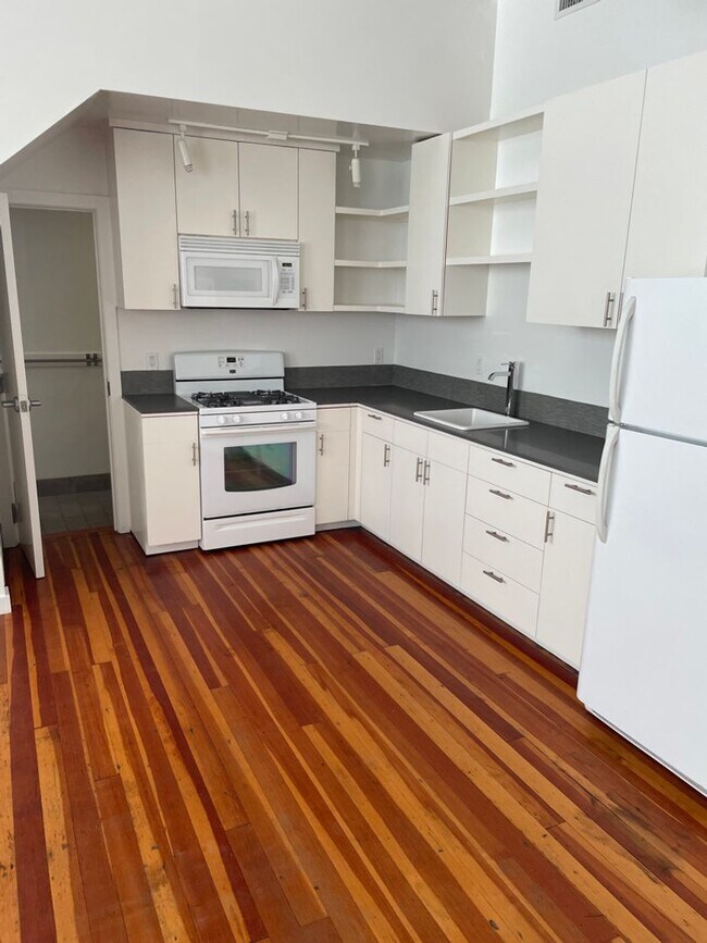 Building Photo - 950 56th St