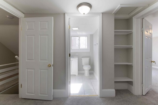 Building Photo - Central Spacious Rockville Metro 5 BR Single Family Home Pets Welcome