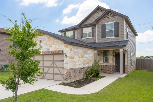 Building Photo - Charming 3-Bed, 2.5-Bath Home with Modern ...