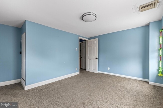 Building Photo - 14 Zane St